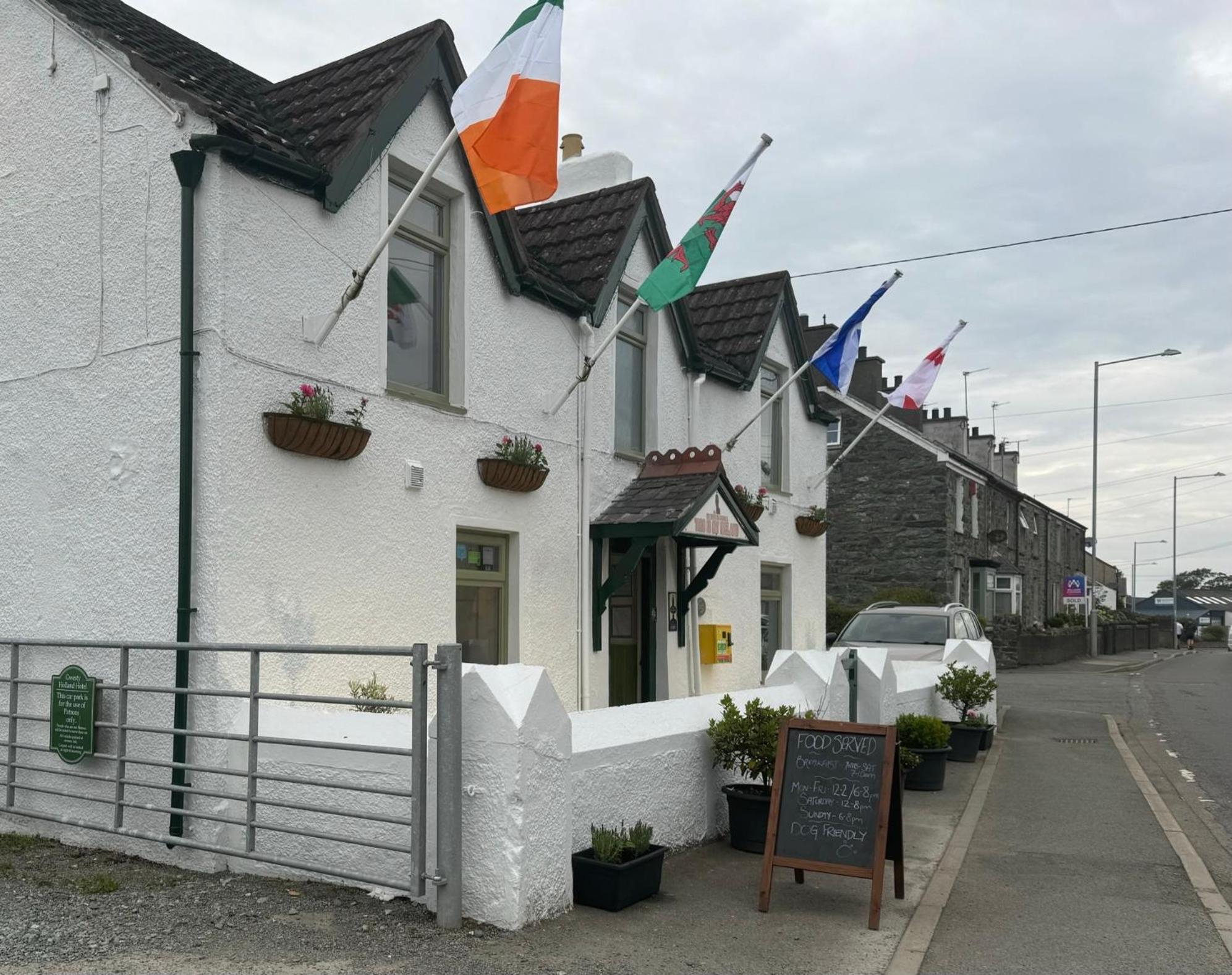 Holland Hotel Llanfachraeth Exterior photo